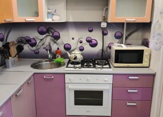 Сдается в аренду 1-комнатная квартира, 37 м2, Тихвин, 5-й микрорайон, 4