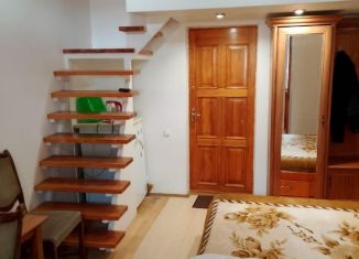 Сдаю однокомнатную квартиру, 25 м2, Ялта, улица Игнатенко, 3