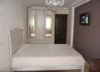 Сдам в аренду 3-ком. квартиру, 60 м2, Евпатория, Советский проезд, 1