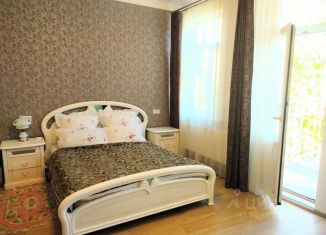 Сдам 2-комнатную квартиру, 60 м2, Кисловодск, улица Ермолова, 2