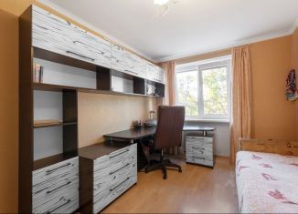 Сдам в аренду 3-ком. квартиру, 75 м2, Крым, улица Дзюбанова, 25