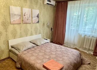 Сдается в аренду 1-комнатная квартира, 32 м2, Астрахань, улица Богдана Хмельницкого, 41к1, Советский район