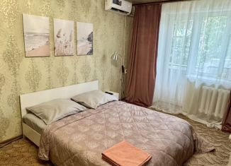 Сдам однокомнатную квартиру, 35 м2, Астрахань, улица Богдана Хмельницкого, 41к1