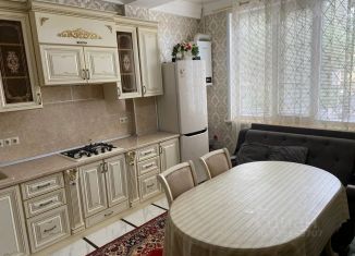 Сдается в аренду 2-ком. квартира, 50 м2, Избербаш, улица Азизова, 4