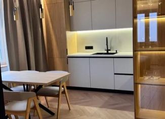 Сдам в аренду 2-ком. квартиру, 55 м2, Псков, улица Крестки, 9