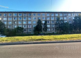 Продам 2-ком. квартиру, 42 м2, Мурманск, проезд Михаила Ивченко, 3, Ленинский округ