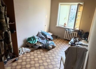Продажа 4-комнатной квартиры, 60 м2, Астрахань, улица Михаила Луконина, 12