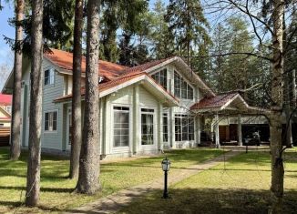 Продам коттедж, 260 м2, городской посёлок Вырица, Привокзальная площадь