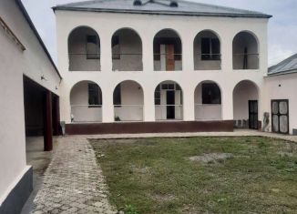 Продаю дом, 300 м2, Кабардино-Балкария, улица Катанчиева, 81Б