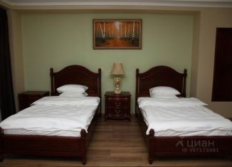 Сдаю комнату, 35 м2, Гатчина, улица Леонова, 3