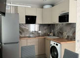 Сдам в аренду 1-ком. квартиру, 38 м2, Гатчина, улица Карла Маркса, 22