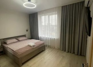 Сдается 2-комнатная квартира, 64 м2, Астраханская область, улица Чехова, 96