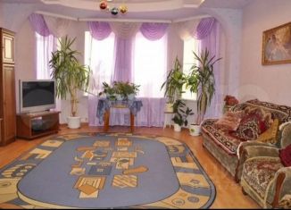 Продам 3-ком. квартиру, 124 м2, Соликамск, проспект Строителей, 10