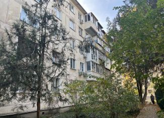 Продам трехкомнатную квартиру, 54 м2, Симферополь, улица Менделеева, 8