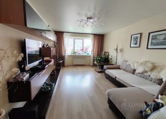 Продам 2-ком. квартиру, 71 м2, Чебоксары, улица Строителей, 10