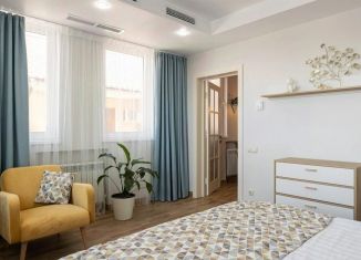 Сдам в аренду 1-ком. квартиру, 40 м2, Сочи, улица Ленина, 57, микрорайон Центральный